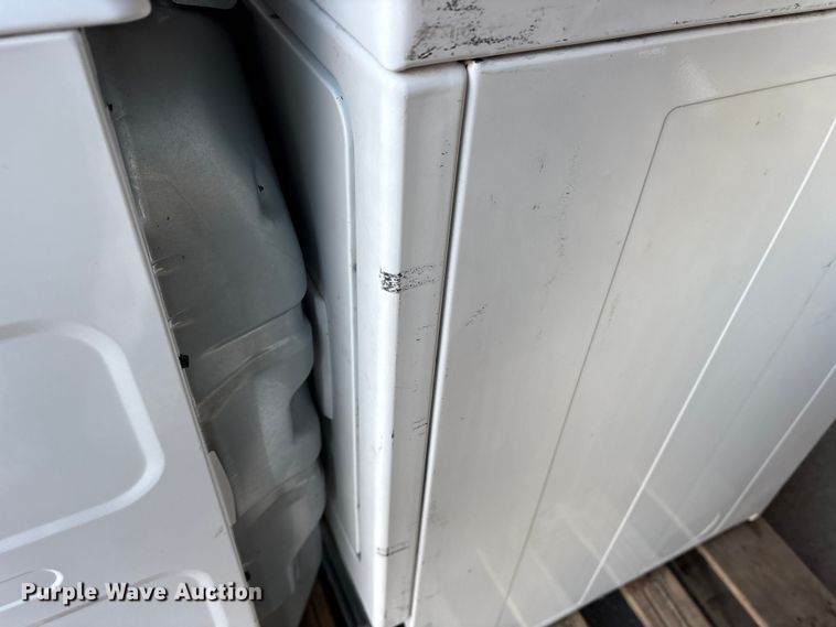 image for item FB8637 Washers and dryers