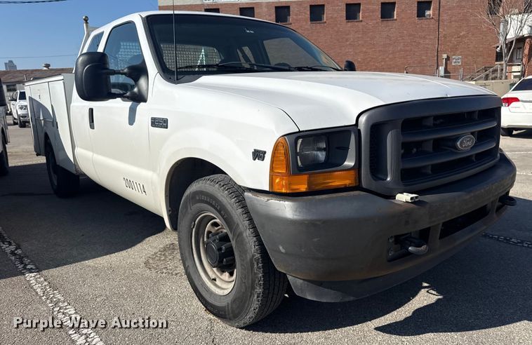 image for item FB8639 2001 Ford F250 Super Duty Ext. Cab utility bed pickup truck