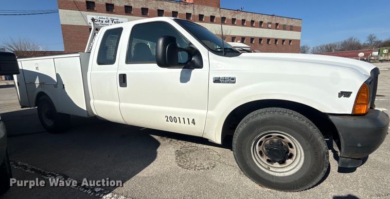 image for item FB8639 2001 Ford F250 Super Duty Ext. Cab utility bed pickup truck