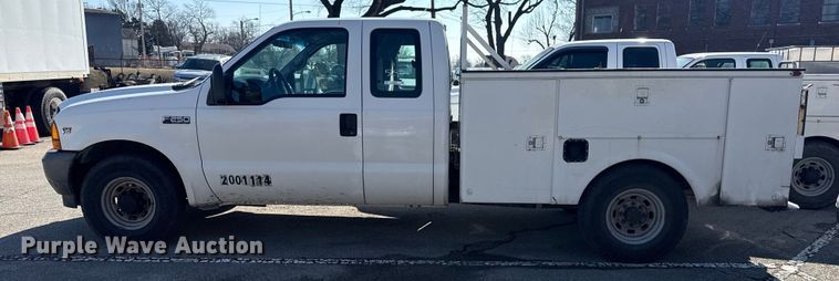 image for item FB8639 2001 Ford F250 Super Duty Ext. Cab utility bed pickup truck