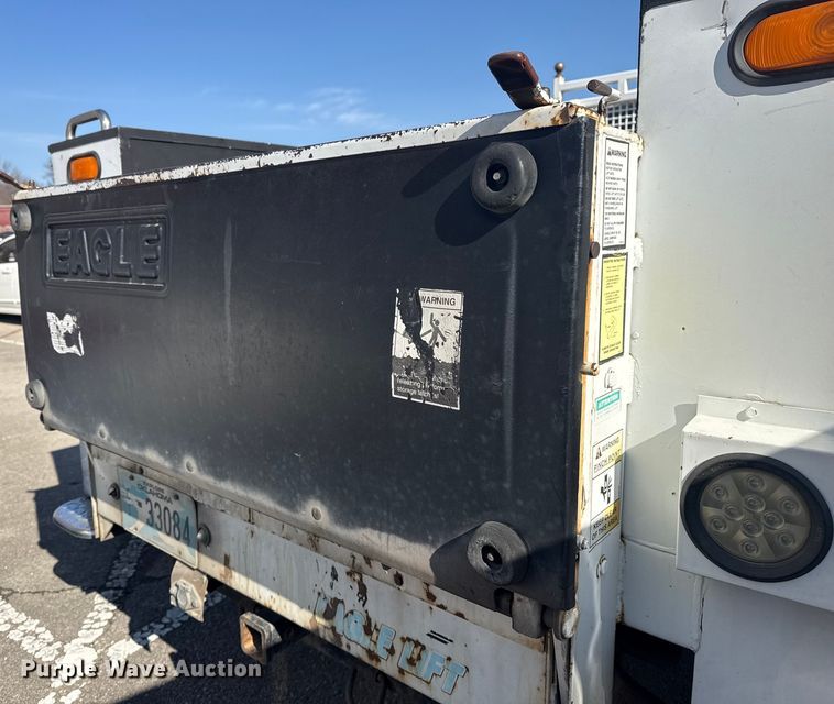 image for item FB8639 2001 Ford F250 Super Duty Ext. Cab utility bed pickup truck