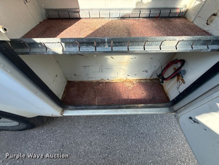 image for item FB8639 2001 Ford F250 Super Duty Ext. Cab utility bed pickup truck