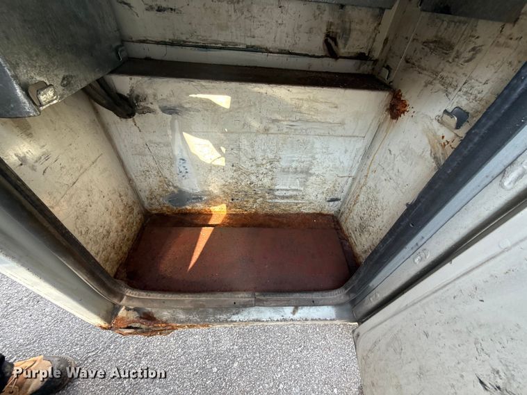 image for item FB8639 2001 Ford F250 Super Duty Ext. Cab utility bed pickup truck