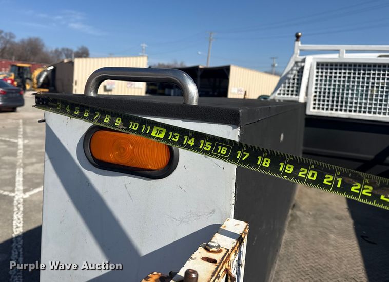 image for item FB8639 2001 Ford F250 Super Duty Ext. Cab utility bed pickup truck