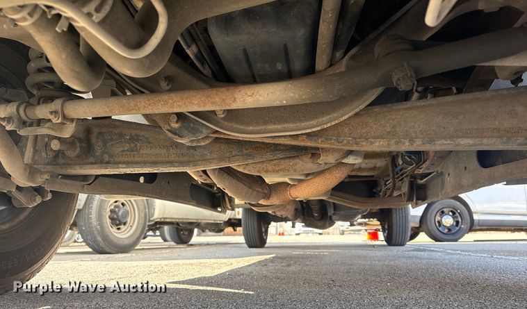 image for item FB8639 2001 Ford F250 Super Duty Ext. Cab utility bed pickup truck