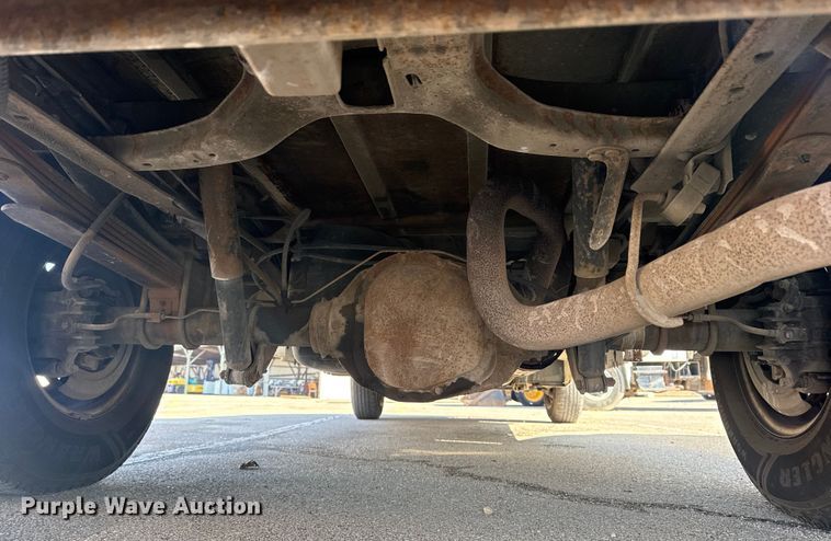 image for item FB8639 2001 Ford F250 Super Duty Ext. Cab utility bed pickup truck