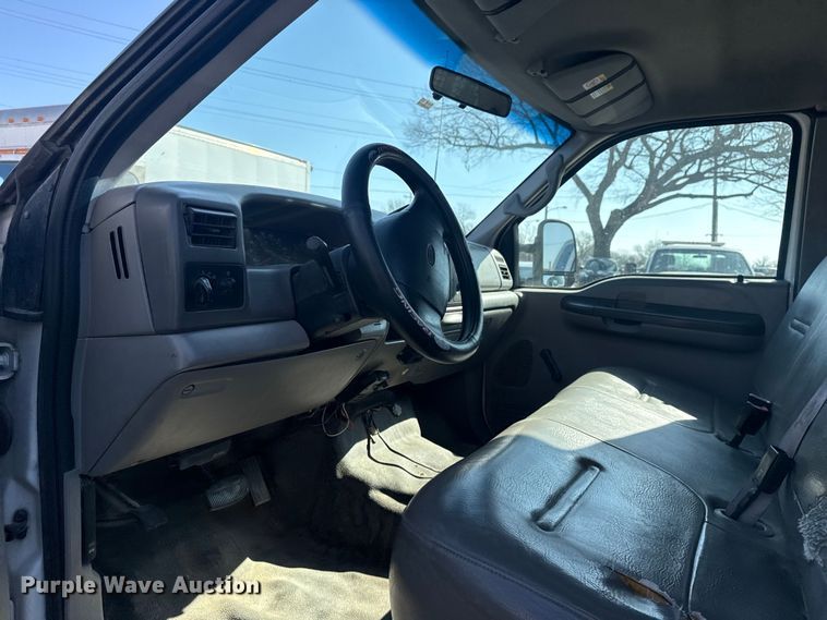 image for item FB8639 2001 Ford F250 Super Duty Ext. Cab utility bed pickup truck