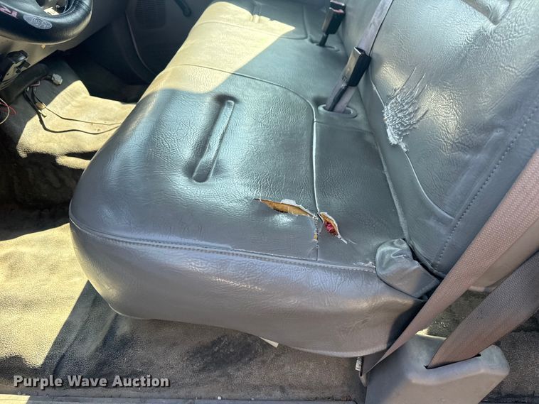 image for item FB8639 2001 Ford F250 Super Duty Ext. Cab utility bed pickup truck