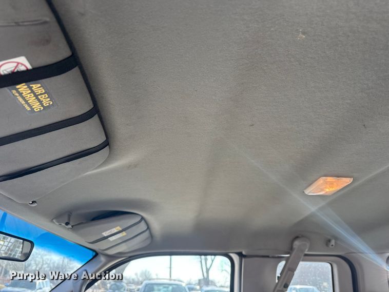 image for item FB8639 2001 Ford F250 Super Duty Ext. Cab utility bed pickup truck