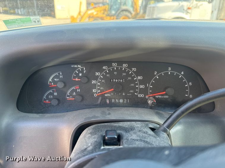 image for item FB8639 2001 Ford F250 Super Duty Ext. Cab utility bed pickup truck