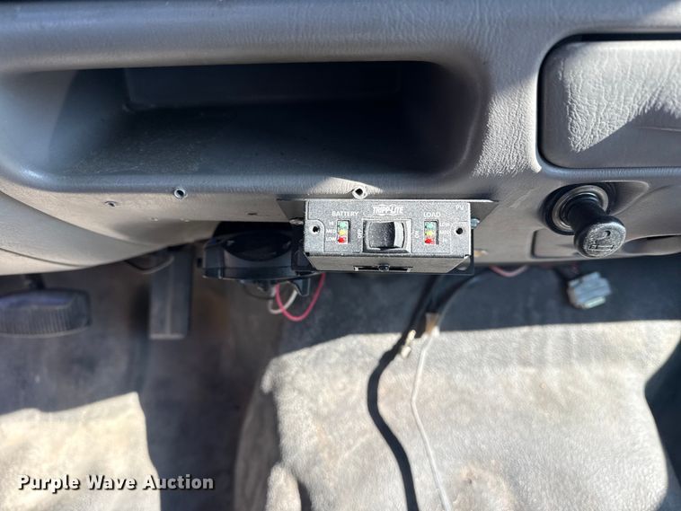 image for item FB8639 2001 Ford F250 Super Duty Ext. Cab utility bed pickup truck