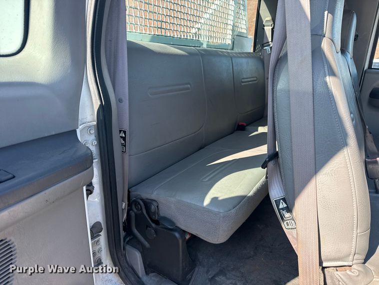 image for item FB8639 2001 Ford F250 Super Duty Ext. Cab utility bed pickup truck