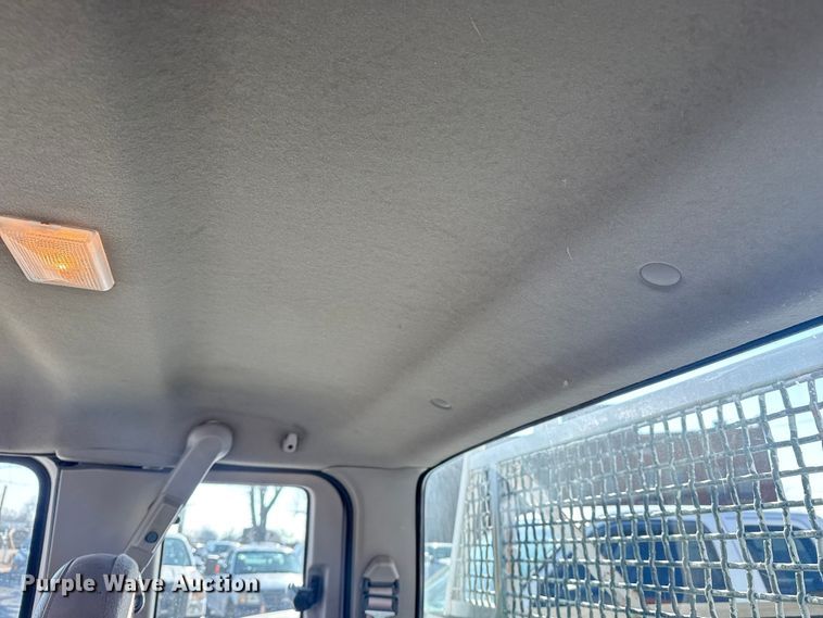 image for item FB8639 2001 Ford F250 Super Duty Ext. Cab utility bed pickup truck