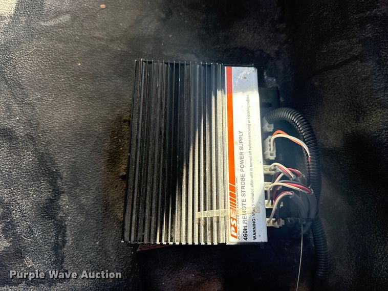 image for item FB8639 2001 Ford F250 Super Duty Ext. Cab utility bed pickup truck