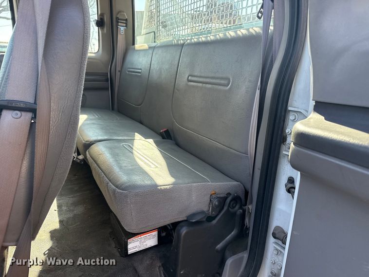 image for item FB8639 2001 Ford F250 Super Duty Ext. Cab utility bed pickup truck