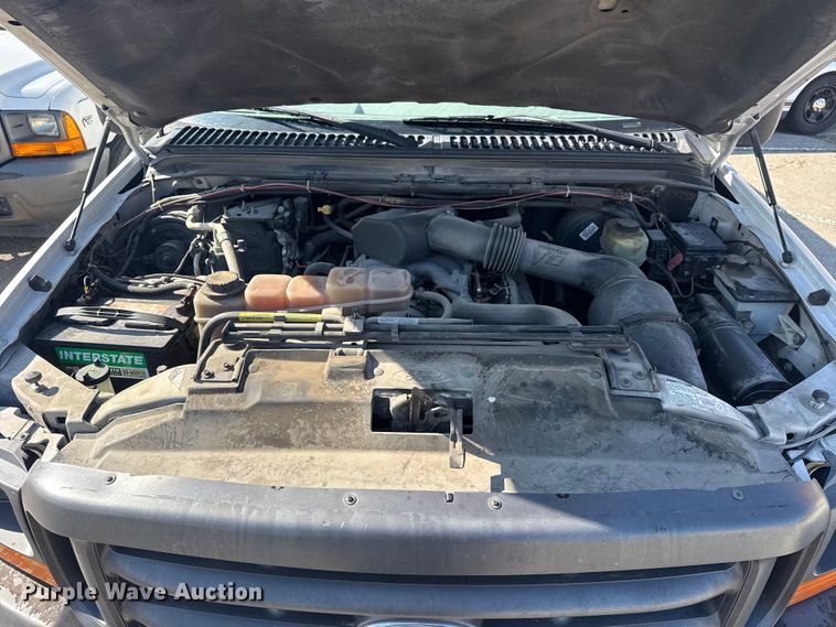 image for item FB8639 2001 Ford F250 Super Duty Ext. Cab utility bed pickup truck