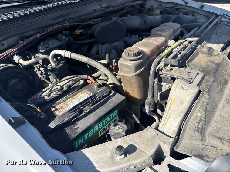 image for item FB8639 2001 Ford F250 Super Duty Ext. Cab utility bed pickup truck