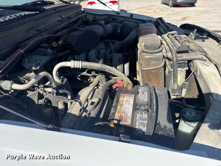 image for item FB8639 2001 Ford F250 Super Duty Ext. Cab utility bed pickup truck