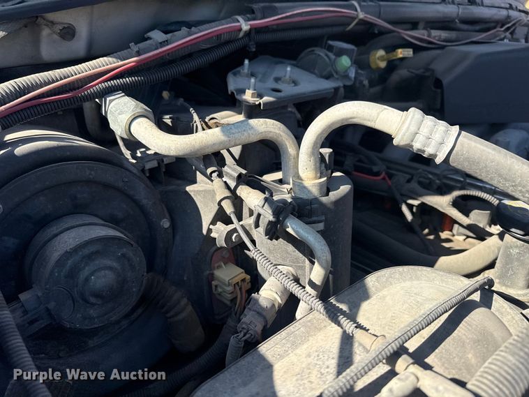 image for item FB8639 2001 Ford F250 Super Duty Ext. Cab utility bed pickup truck