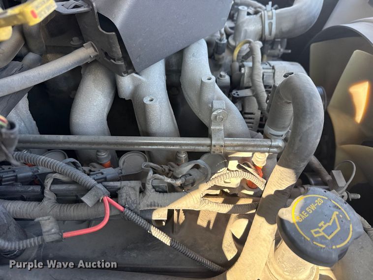 image for item FB8639 2001 Ford F250 Super Duty Ext. Cab utility bed pickup truck