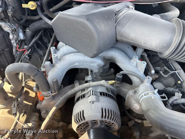 image for item FB8639 2001 Ford F250 Super Duty Ext. Cab utility bed pickup truck