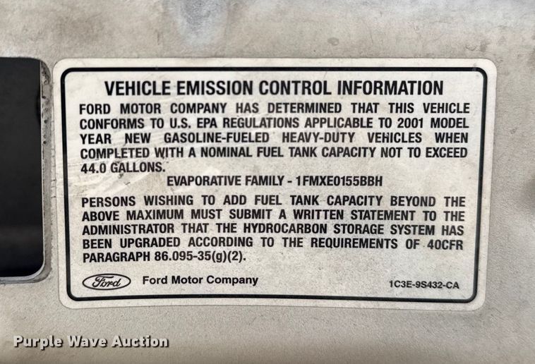 image for item FB8639 2001 Ford F250 Super Duty Ext. Cab utility bed pickup truck