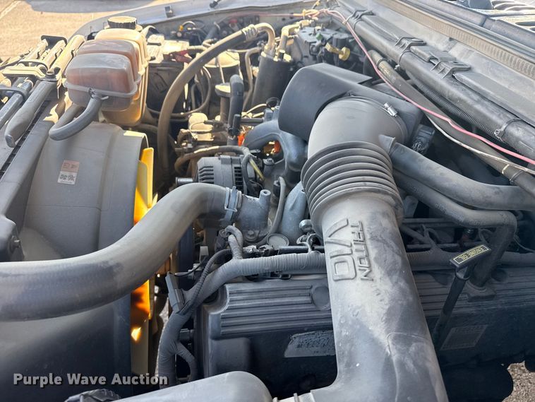 image for item FB8639 2001 Ford F250 Super Duty Ext. Cab utility bed pickup truck