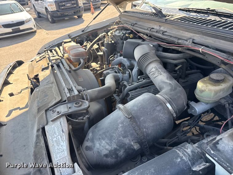 image for item FB8639 2001 Ford F250 Super Duty Ext. Cab utility bed pickup truck