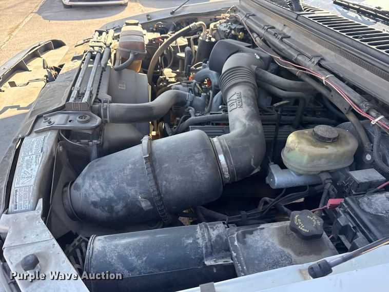 image for item FB8639 2001 Ford F250 Super Duty Ext. Cab utility bed pickup truck