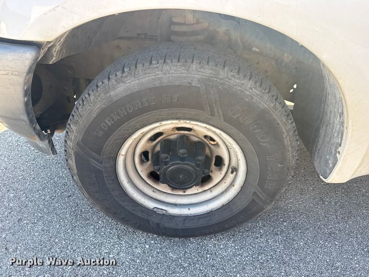 image for item FB8639 2001 Ford F250 Super Duty Ext. Cab utility bed pickup truck