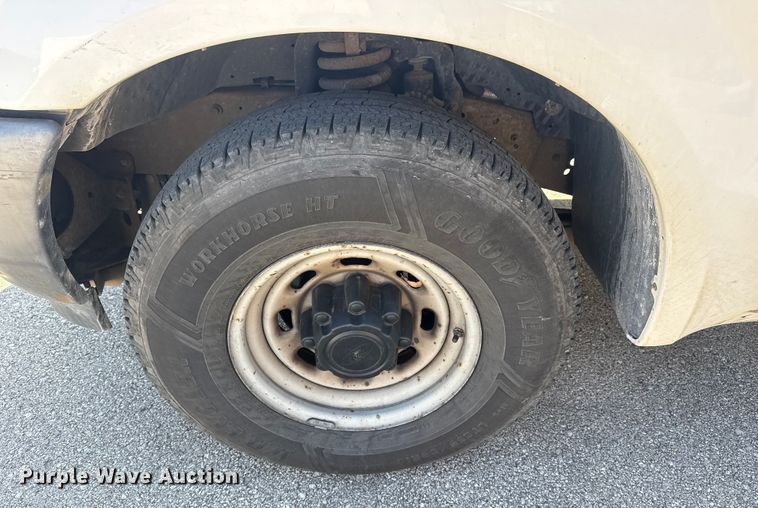 image for item FB8639 2001 Ford F250 Super Duty Ext. Cab utility bed pickup truck