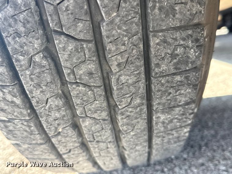 image for item FB8639 2001 Ford F250 Super Duty Ext. Cab utility bed pickup truck