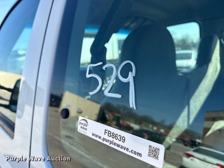 image for item FB8639 2001 Ford F250 Super Duty Ext. Cab utility bed pickup truck