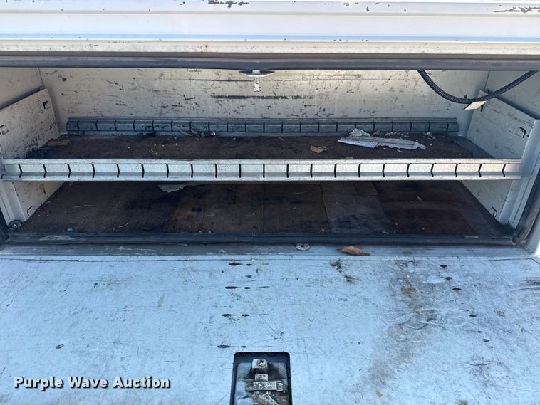 image for item FB8641 2001 Ford F250 Super Duty Ext. Cab utility bed pickup truck