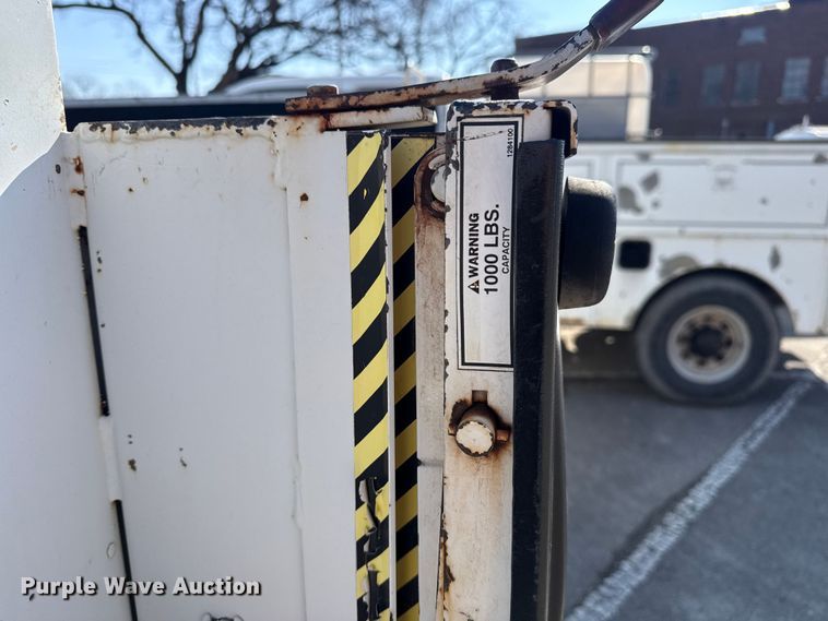 image for item FB8641 2001 Ford F250 Super Duty Ext. Cab utility bed pickup truck