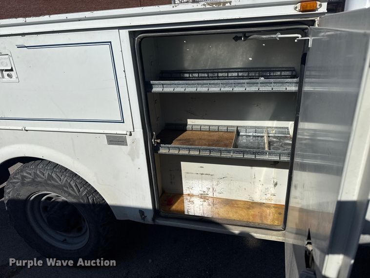 image for item FB8641 2001 Ford F250 Super Duty Ext. Cab utility bed pickup truck