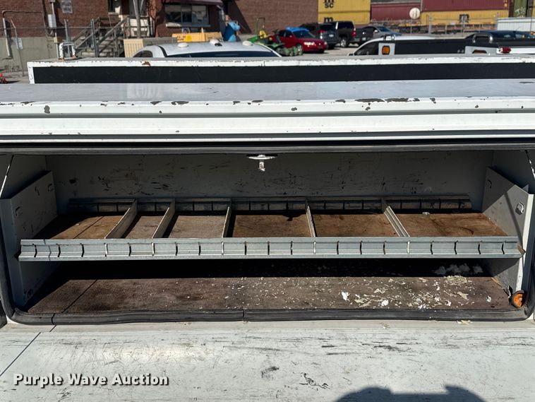 image for item FB8641 2001 Ford F250 Super Duty Ext. Cab utility bed pickup truck