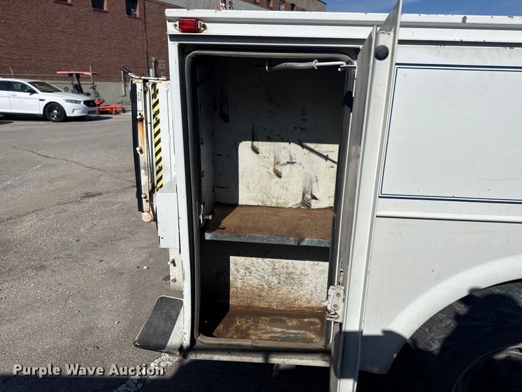 image for item FB8641 2001 Ford F250 Super Duty Ext. Cab utility bed pickup truck