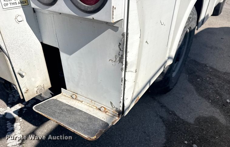 image for item FB8641 2001 Ford F250 Super Duty Ext. Cab utility bed pickup truck