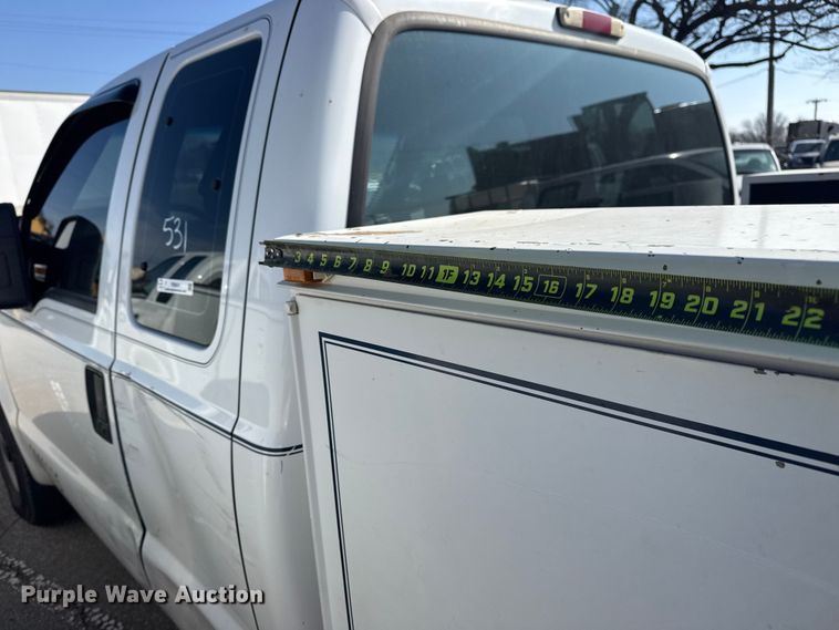 image for item FB8641 2001 Ford F250 Super Duty Ext. Cab utility bed pickup truck