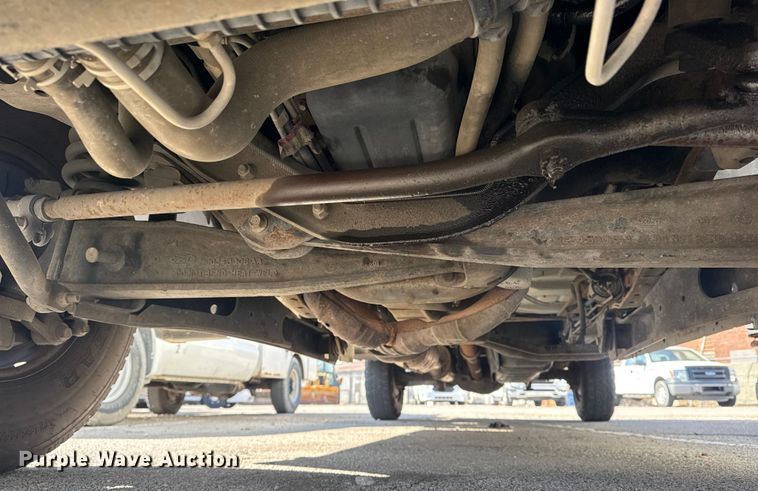 image for item FB8641 2001 Ford F250 Super Duty Ext. Cab utility bed pickup truck