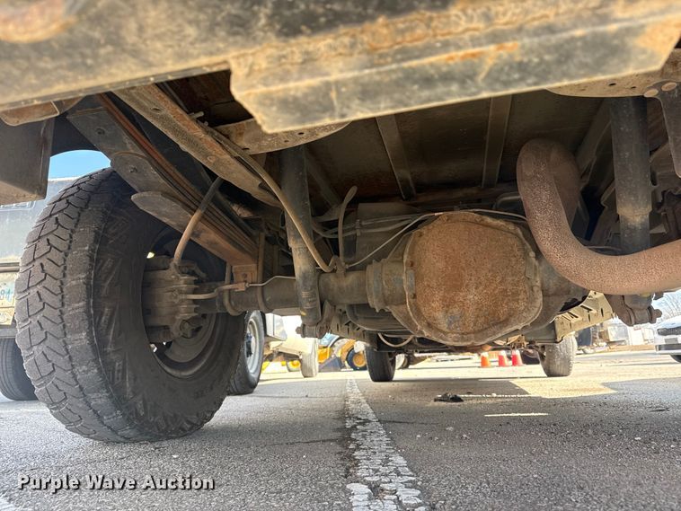 image for item FB8641 2001 Ford F250 Super Duty Ext. Cab utility bed pickup truck