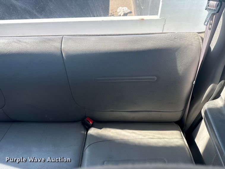 image for item FB8641 2001 Ford F250 Super Duty Ext. Cab utility bed pickup truck