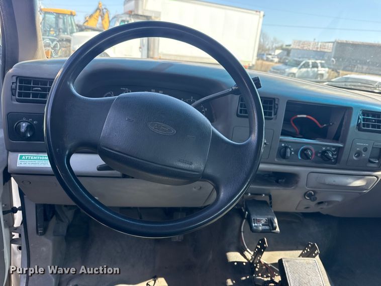 image for item FB8641 2001 Ford F250 Super Duty Ext. Cab utility bed pickup truck