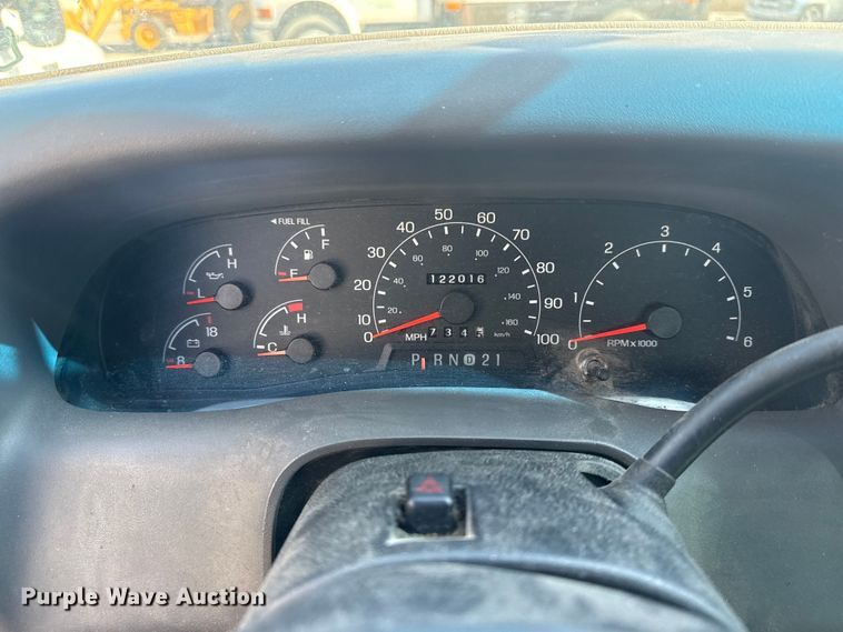 image for item FB8641 2001 Ford F250 Super Duty Ext. Cab utility bed pickup truck