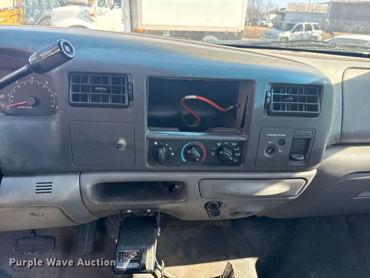 image for item FB8641 2001 Ford F250 Super Duty Ext. Cab utility bed pickup truck