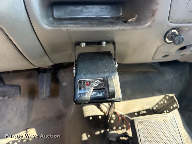 image for item FB8641 2001 Ford F250 Super Duty Ext. Cab utility bed pickup truck