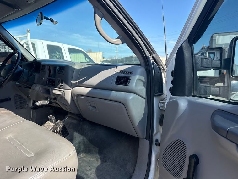 image for item FB8641 2001 Ford F250 Super Duty Ext. Cab utility bed pickup truck