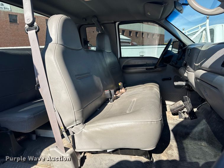 image for item FB8641 2001 Ford F250 Super Duty Ext. Cab utility bed pickup truck