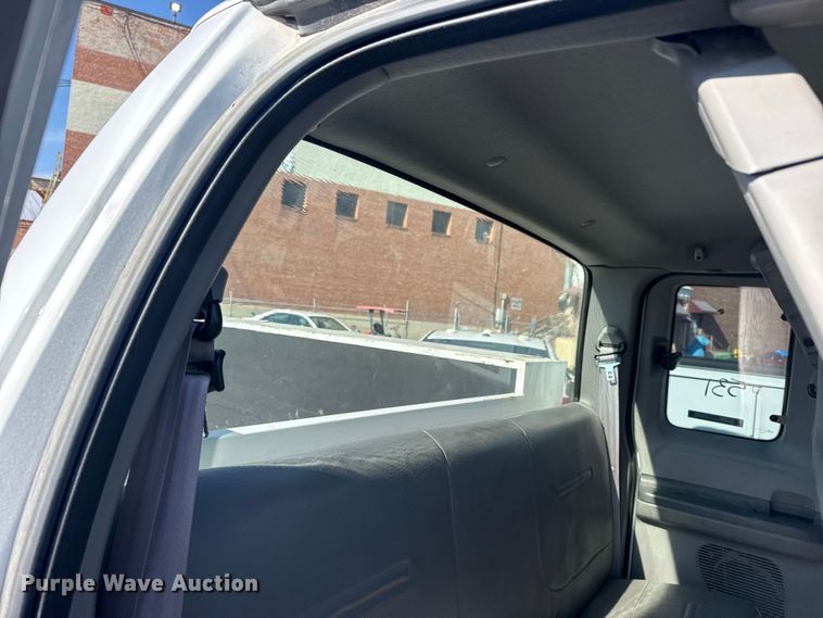 image for item FB8641 2001 Ford F250 Super Duty Ext. Cab utility bed pickup truck